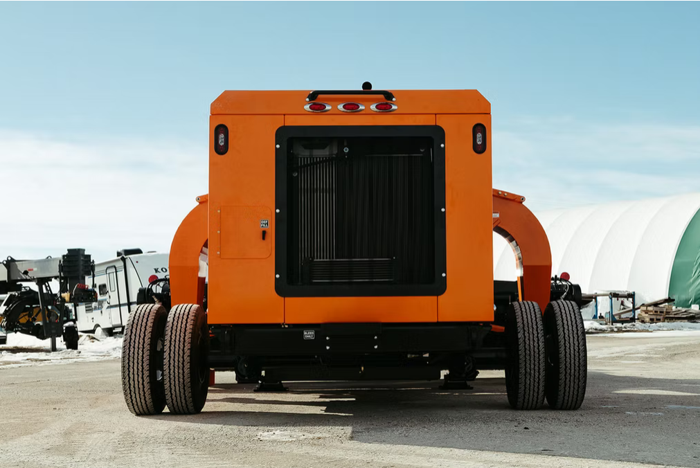 Snow Lynx RS-300 side profile with extended broom arm
