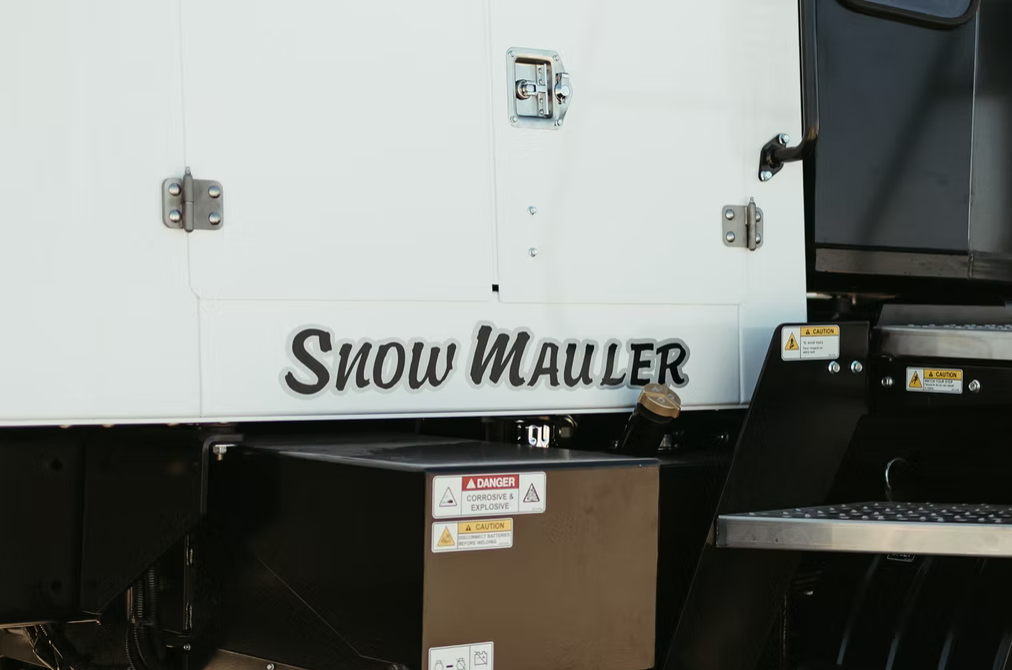 Snow Mauler PV-400 branding detail closeup
