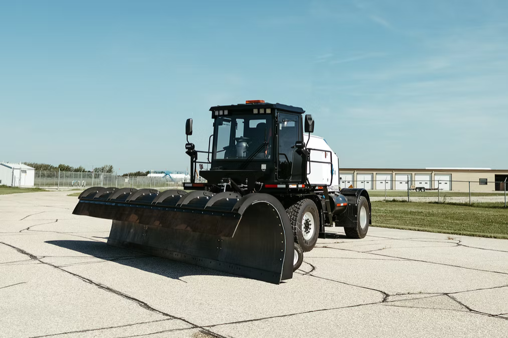 Snow Mauler PV-400 front view with plow lowered