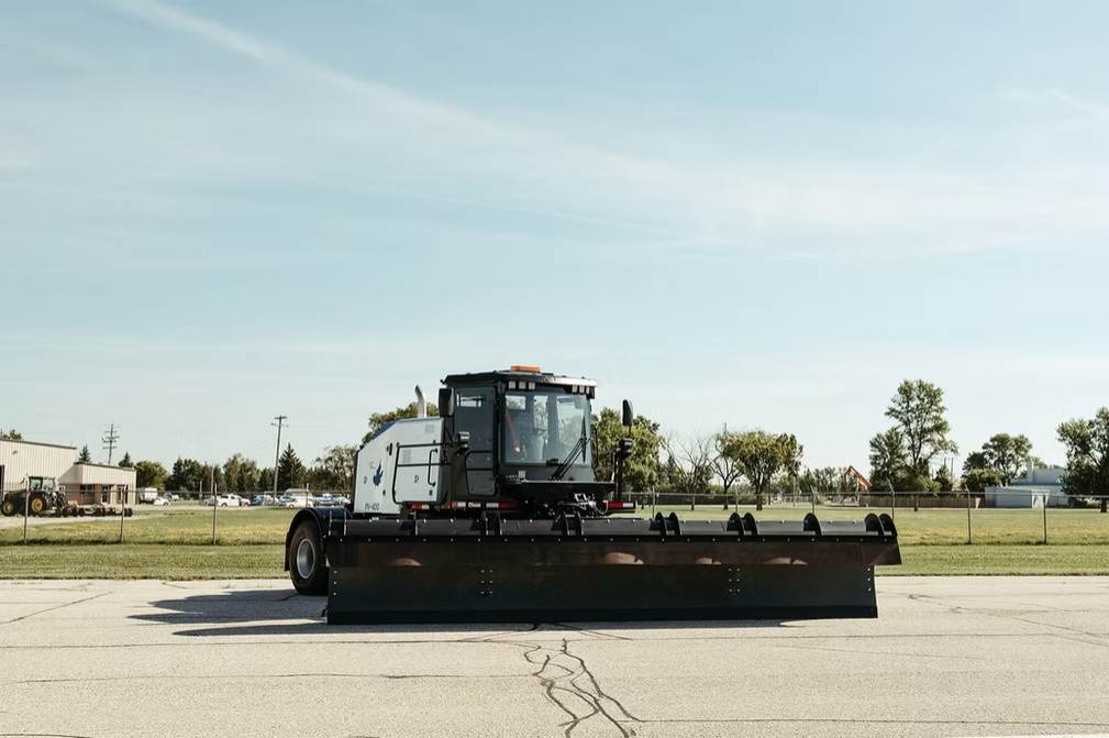 Snow Mauler PV-400 low front view with wide plow blade