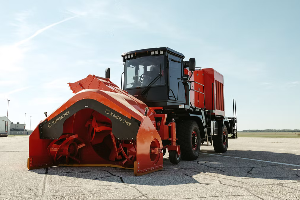 Snow Wolf SB-1050 red chassis with Kahlbacher blower front view